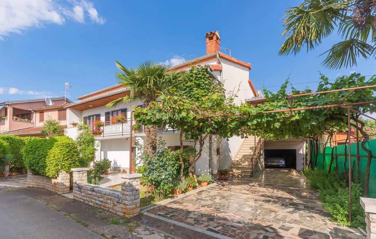 Apartments With A Parking Space Porec - 13927 エクステリア 写真
