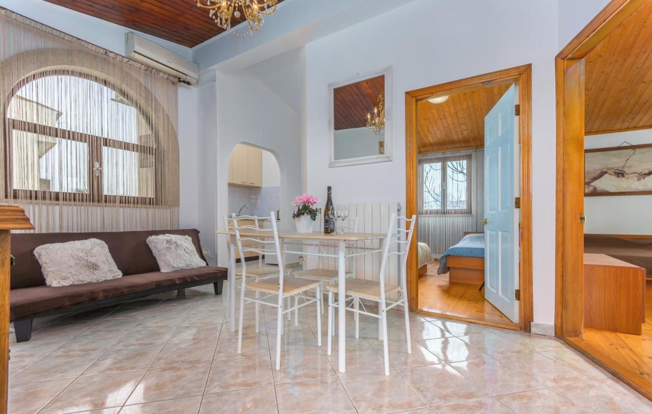 Apartments With A Parking Space Porec - 13927 エクステリア 写真